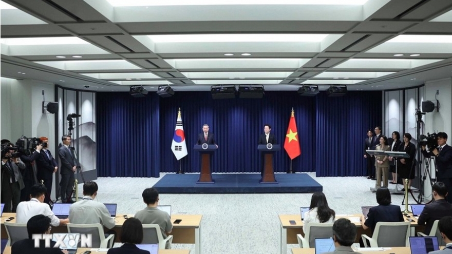 Party leader To Lam, RoK President hold joint press briefing on successful talks